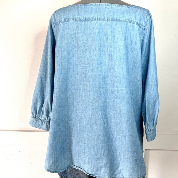 Time & Tru Boho pullover Square / Boat neckline Chambray Jean Top - Medium - Picture 3 of 9